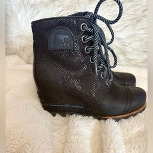 Sorel Lexie wedge bootie